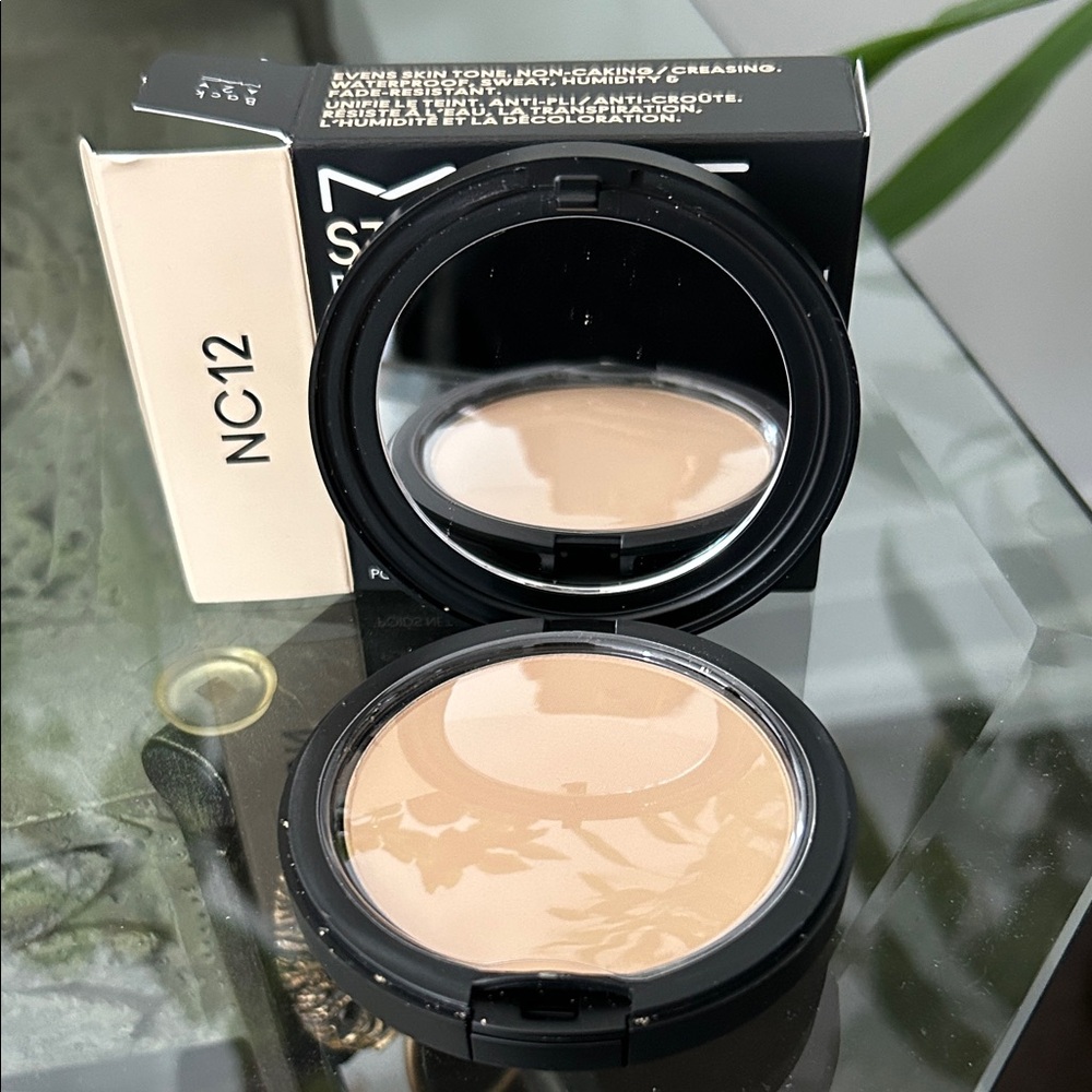MAC Studio Fix Powder Plus Foundation in NC12
